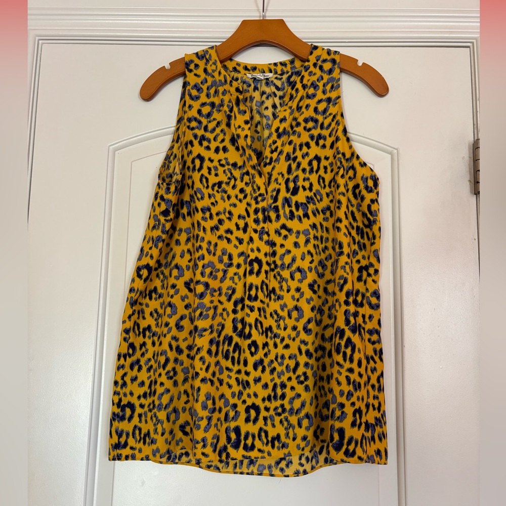 EMMA & OLIVIA Leopard Print Sleeveless Top - Yellow and Black. Medium